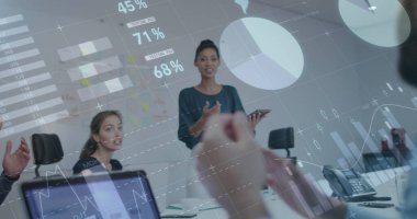 İş adamlarının ofiste el çırpması üzerine istatistiklerin işlenmesi. küresel iş ve veri işleme kavramı, dijital olarak oluşturulmuş görüntü.