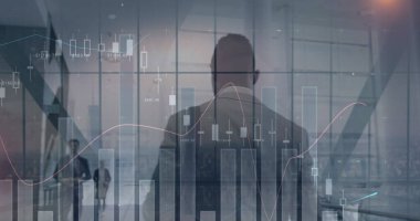 Afrika kökenli Amerikalı iş adamının ofisinden finansal verilerin görüntüsü. Küresel ekonomi, finans, iş ve teknoloji kavramı, dijital olarak oluşturulmuş görüntü.