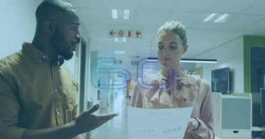 Ofisteki çeşitli iş adamları üzerinde çalışan 6G metin ve veri işleme resmi. Küresel bağlantılar, işletme, finans, hesaplama ve veri işleme kavramı, dijital olarak oluşturulmuş resim.