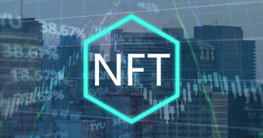 Borsa veri işleme görüntüsü ve şehir manzarasının havadan görüntüsüne karşı Nft metin afişi. Küresel ekonomi ve kripto para birimi teknolojisi kavramı