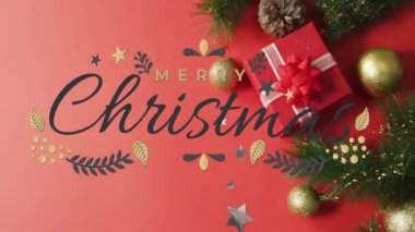 Mutlu noel mesajlarının Noel hediyeleri ve hediyeleri üzerine animasyonu. Noel ve kutlama konsepti dijital olarak oluşturulmuş video.