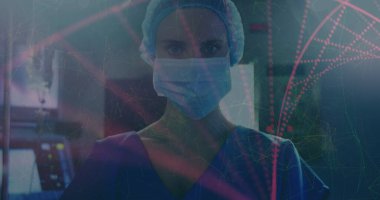 Yüz maskesi takmış kadın cerrahın üzerindeki DNA görüntüsü. küresel tıp, teknoloji, veri işleme ve dijital arayüz kavramı, dijital olarak oluşturulmuş görüntü.