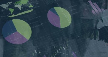 Çeşitli iş adamlarının yürümesi üzerine veri işleme görüntüsü. Küresel iş ve dijital arayüz kavramı, dijital olarak oluşturulmuş görüntü.