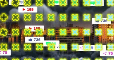 Kasırga halindeki şehir binalarının dijital x ve sosyal medya bildirimleri. Sosyal medya ve küresel iletişim arayüzü teknolojisi kavramı, dijital olarak oluşturulmuş görüntü.