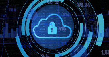 Bulutlardaki asma kilit görüntüsü ve çemberleri siyah arkaplana karşı çoklu grafikler üzerinden yükleme. Dijital olarak oluşturulmuş, hologram, illüstrasyon, bulut hesaplama, koruma, rapor ve iş konsepti.