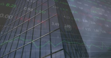 Yüksek binaya karşı borsa veri işleme görüntüsü. Küresel ekonomi ve iş teknolojisi kavramı