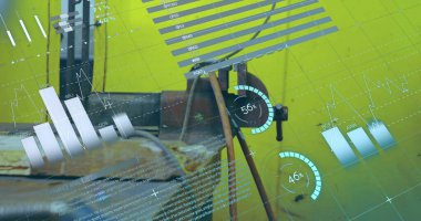 Fabrikadaki makineler üzerinde istatistik ve veri işleme görüntüsü. Sanayi, geliştirme ve veri işleme kavramı, dijital olarak oluşturulmuş görüntü.