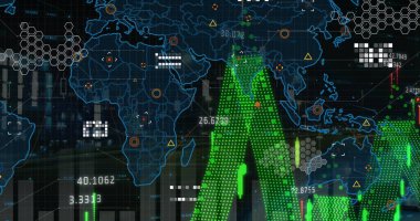 Gece şehir trafiğinin hızlandırılması karşısında dünya haritası ve finansal veri işleme görüntüsü. Küresel finans ve iş teknolojisi kavramı