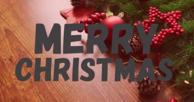 Çam kozalakları ve böğürtlenlerle süslenmiş neşeli Noel metinleri animasyonları. Tatil, kutlama, kış, selamlama, geleneksel, mevsimlik