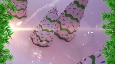 Kar taneleri karla kaplı köye şenlikli süslemelerle düşüyor. Kış, tatil, Noel, sezon, kutlama, açık hava