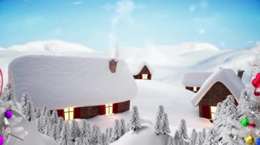 Karlı köyün üzerindeki süslerle süslenmiş Noel süsleri. tatil, kış