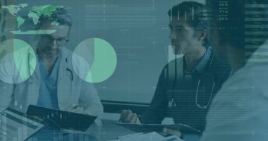 Muayene sırasında çeşitli kadın ve erkek doktorların grafikleri ve verileri. tıp, sağlık, ekonomi ve teknoloji kavramı. ,.