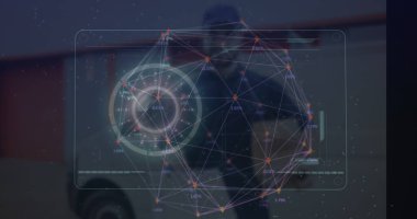 Kapsam taraması ve beyaz adamın veri işleme sistemiyle olan bağlantıların görüntüsü. Küresel teknoloji, bilgisayar ve dijital arayüz kavramı, dijital olarak oluşturulmuş resim.