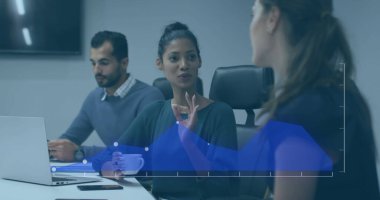 Ofisteki çeşitli iş adamlarının veri işleme görüntüsü. Küresel iş ve dijital arayüz kavramı, dijital olarak oluşturulmuş görüntü.