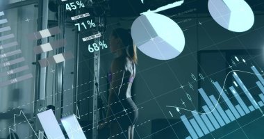 Kafkasyalı bir kadının spor salonunda ağırlık kaldırırken görüntüsü. Küresel spor, bilgisayar ve dijital arayüz kavramı, dijital olarak oluşturulmuş resim.