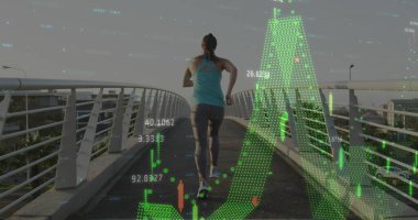 Değişen numaralarla birden fazla grafik, açık havada koşan beyaz bir kadının dikiz açısı. Dijital bileşik, çoklu pozlama, rapor, iş, büyüme, fitness ve egzersiz kavramı.