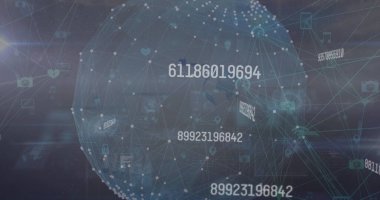 Çeşitli dijital simgelerin ve hızlı değişen sayıların görüntüsü. Dijital bileşik, teknoloji, fütüristik, geliştirme, bağlantı, küresel, çoklu pozlama.