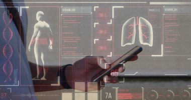 Doktorun orta kesiminde akıllı telefon kullanarak tıbbi veri işleme ile dijital arayüz. tıbbi araştırma ve teknoloji konsepti