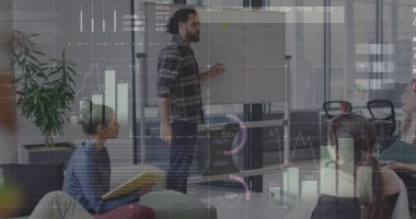 Çeşitli iş adamları üzerinde finansal veri işleme görüntüsü. Küresel iş, bilgisayar ve dijital arayüz kavramı, dijital olarak oluşturulmuş resim.