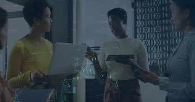 Ofisteki çeşitli iş adamlarının veri işleme görüntüsü. Küresel iş ve dijital arayüz kavramı, dijital olarak oluşturulmuş görüntü.