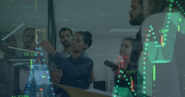 Ofisteki çeşitli iş adamlarının veri işleme görüntüsü. Küresel iş ve dijital arayüz kavramı, dijital olarak oluşturulmuş görüntü.