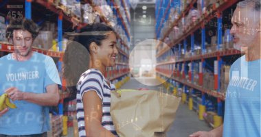 Beyaz erkek gönüllülere bağış yapan Afrikalı Amerikalı bir kadın hakkında istatistiksel veri işleme. Bağışlar hayır kurumu ve lojistik sektörü konsepti