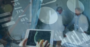 Hastanedeki çeşitli erkek ve kadın doktorların veri işleme görüntüleri. Tıp, sağlık, hastane, bilgisayar, iletişim ve dijital arayüz kavramı, dijital olarak oluşturulmuş görüntü.