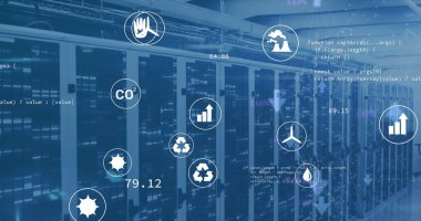 Bilgisayar sunucuları üzerinden ekolojik simgelerin ve veri işlemenin resmi. Küresel hesaplama, dijital arayüz ve veri işleme kavramı, dijital olarak oluşturulmuş resim.