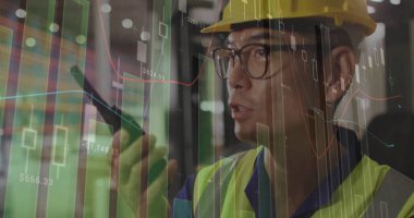 Depodaki Asyalı erkek işçinin istatistik tablosu. Küresel finans, istatistik, hesaplama ve veri işleme kavramı, dijital olarak oluşturulmuş resim.