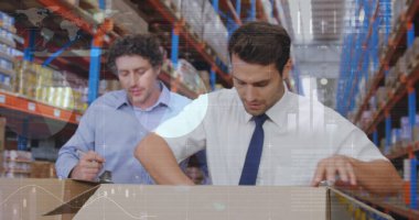 Depodaki çeşitli iş adamlarının finansal veri işleme görüntüsü. Küresel gönderim ve bağlantılar konsepti, dijital olarak oluşturulmuş görüntü.