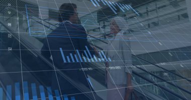 İki farklı iş adamının finansal veri işleme görüntüsü. küresel iş, finans, veri işleme ve dijital arayüz kavramı, dijital olarak oluşturulmuş görüntü.