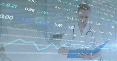 Kafkasyalı kadın doktor üzerinden veri işleme görüntüsü. Küresel tıp, bağlantılar, hesaplama ve veri işleme kavramı, dijital olarak oluşturulmuş resim.