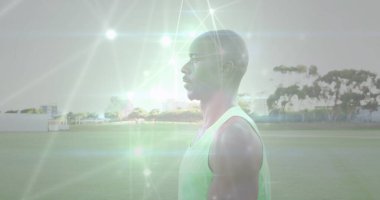 Afrika kökenli Amerikalı bir adamın egzersiz yaptığı bir ağ görüntüsü. Küresel spor ve dijital arayüz kavramı, dijital olarak oluşturulmuş görüntü.