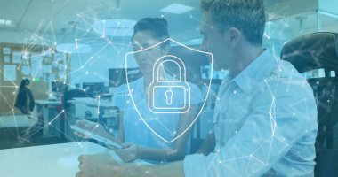 Ofisteki çeşitli iş adamları üzerinde dijital asma kilit simgesi. Küresel finans, iş dünyası, bağlantılar, hesaplama ve veri işleme kavramı, dijital olarak oluşturulmuş resim.