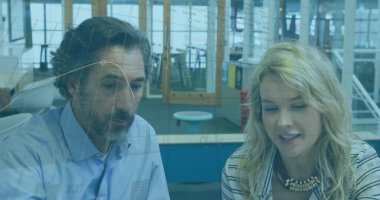 Kafkasyalı iş adamı ve iş kadınının veri işleme görüntüsü. Küresel siber güvenlik, hesaplama, dijital arayüz ve veri işleme kavramı, dijital olarak oluşturulmuş görüntü.