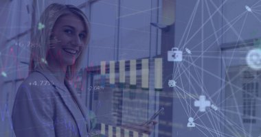 Satır, bilgi arayüzü, cep telefonu kullanan beyaz kadın simgeleri. Dijital bileşik, çoklu pozlama, veritabanı, rapor, finans, iş ve teknoloji kavramı.