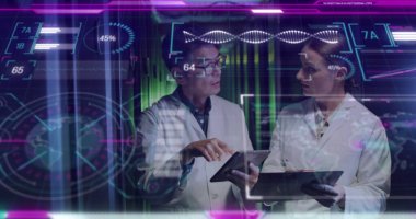 Sunucu odasındaki çeşitli çalışanların veri işleme görüntüsü. Küresel iş ve dijital arayüz kavramı, dijital olarak oluşturulmuş görüntü.