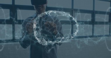 İnsan beyninin vr kulaklık takan bir iş adamı üzerinde döndüğü ve veri işlediği görüntüler. business, science, connection, technology and digital interface concept, digital made image.