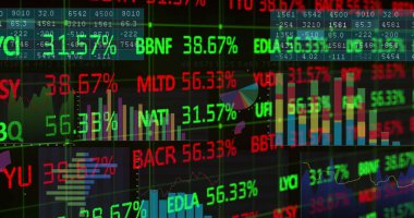 Siyah arkaplana karşı birden fazla rakamı olan çok renkli grafikler üzerinde işlem tahtası resmi. Dijital olarak üretilmiş, hologram, borsa, yatırım, rapor, finans ve iş konsepti.