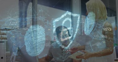 Kafkasyalı iş adamları üzerindeki veri işleme ve asma kilit görüntüsü. Küresel iş, finans ve dijital arayüz kavramı, dijital olarak oluşturulmuş görüntü.