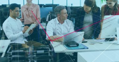 Ofisteki çeşitli iş adamlarıyla ilgili finansal veri işleme resmi. Küresel finans, iş dünyası, bağlantılar, hesaplama ve veri işleme kavramı, dijital olarak oluşturulmuş resim.