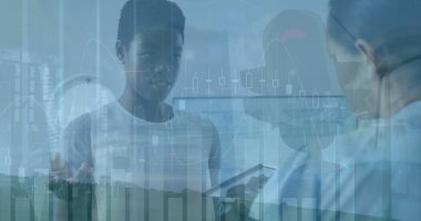 Ofisteki çeşitli iş adamlarının veri işleme görüntüsü. Küresel iş ve dijital arayüz kavramı, dijital olarak oluşturulmuş görüntü.