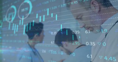 Çeşitli doktorların veri işleme görüntüsü. Küresel tıp, bağlantılar, hesaplama ve veri işleme kavramı, dijital olarak oluşturulmuş resim.