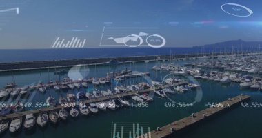 Limandaki yatların mali veri işleme görüntüsü. İş, finans, ulaşım ve dijital arayüz kavramı, dijital olarak oluşturulmuş görüntü.