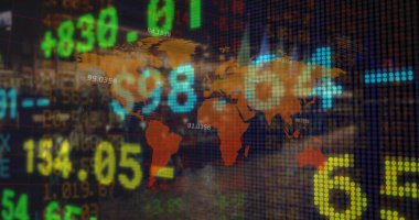 Borsa veri işleme görüntüsü ve gri arkaplanda dünya haritasında yüzen numaralar. Küresel ekonomi ve iş teknolojisi kavramı