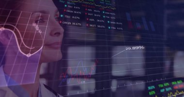 Kafkasyalı kadın doktor üzerinden veri işleme görüntüsü. Küresel tıp, sağlık ve veri işleme kavramı, dijital olarak oluşturulmuş görüntü.