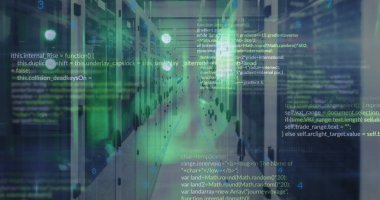 Sunucu odasında bilgisayar programlama dili ve soyut şablon görüntüsü. Dijital bileşik, çoklu pozlama, kodlama, makine öğrenme, ağ oluşturma, teknoloji ve ağ sunucu kavramı.