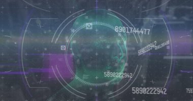 Dijital sayılar ve işaretlerle dönen üç boyutlu insan modeli. Dijital bileşik, teknoloji, iletişim, bağlantı, fütüristik, ağ oluşturma, geliştirme, çoklu pozlama.