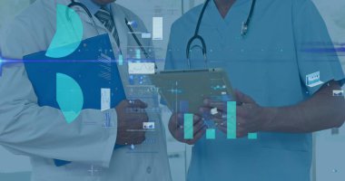 Kafkasyalı erkek doktorların konuşmalarının ortasındaki finansal grafikler. ekonomi, finans, sağlık ve tıp konsepti, dijital olarak üretilen imaj.