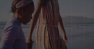 Afrika kökenli Amerikalı anne ve kızının plajdaki bağlantılarının görüntüsü. Küresel spor ve dijital arayüz kavramı, dijital olarak oluşturulmuş görüntü.